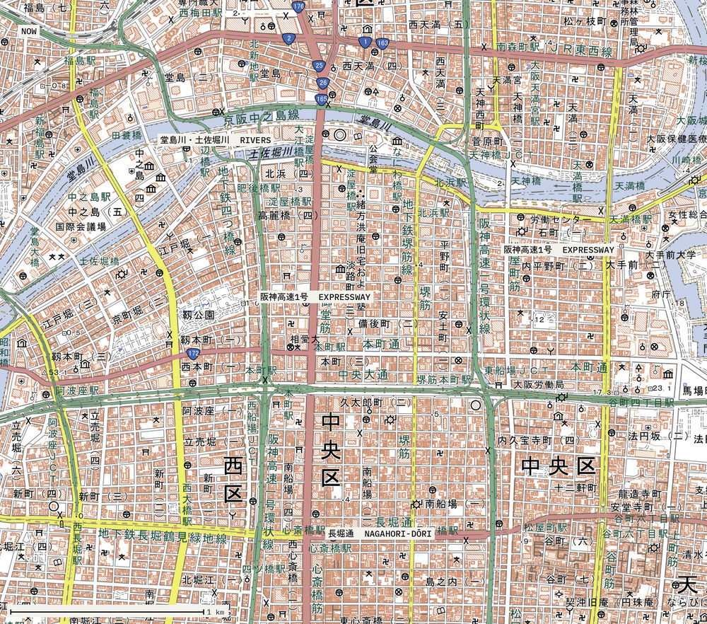 The same square of central Osaka on a modern map. The two rivers around Nakanoshima are unchanged. Where the 1927 map had the Nishi-Yokobori and Higashi-Yokobori canals there is an elevated expressway, and where it had Nagahori there is a six-lane road.